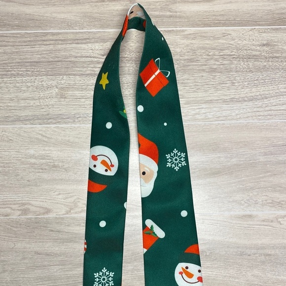 Holiday Green Santa Tie for Men - Picture 8 of 12